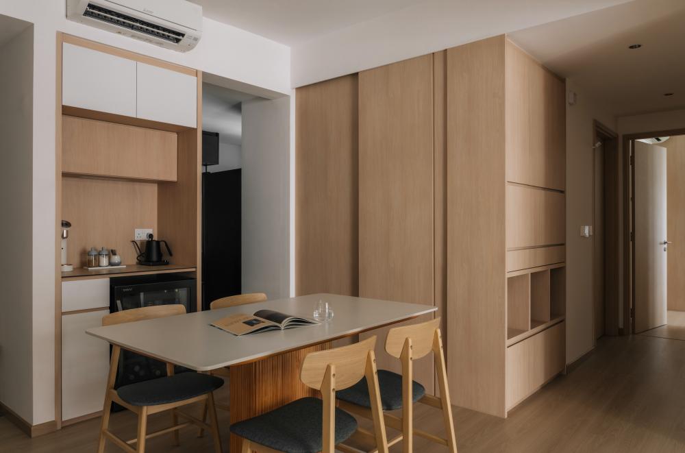 Scandinavian Dining Room with Dining Table and Dining Chairs