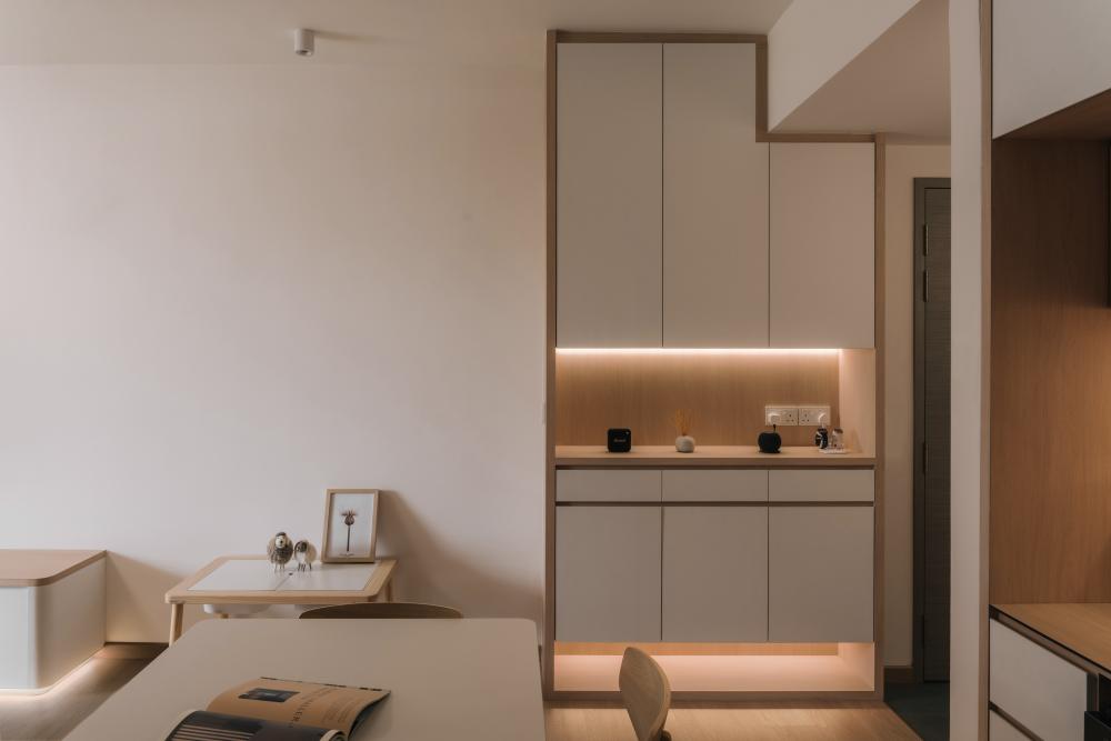 Scandinavian Dining Room with Dining Table and Dining Chairs
