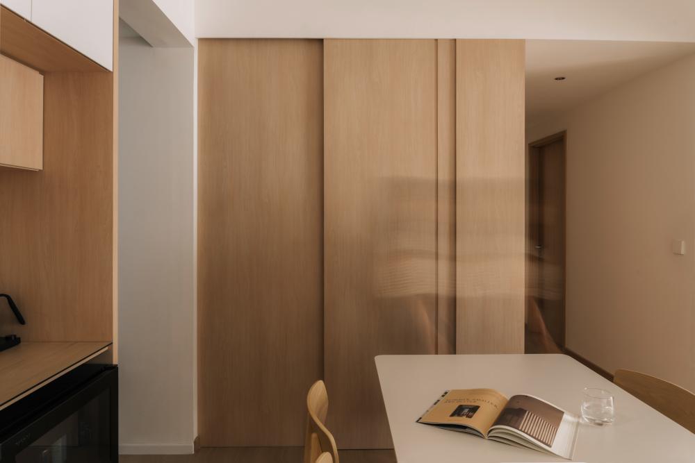 Scandinavian Dining Room with Dining Table and Dining Chairs