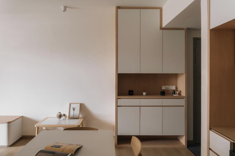 Scandinavian Dining Room with Dining Table and Dining Chairs