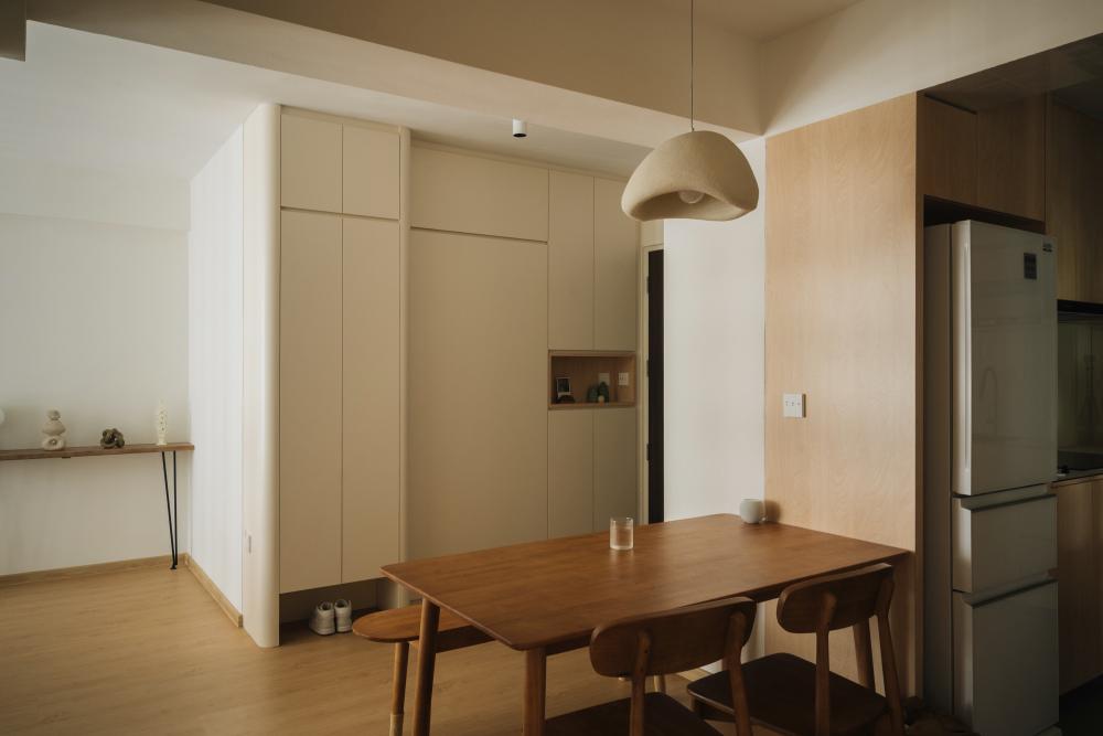 Scandinavian Dining Room with Dining Table and Dining Chairs