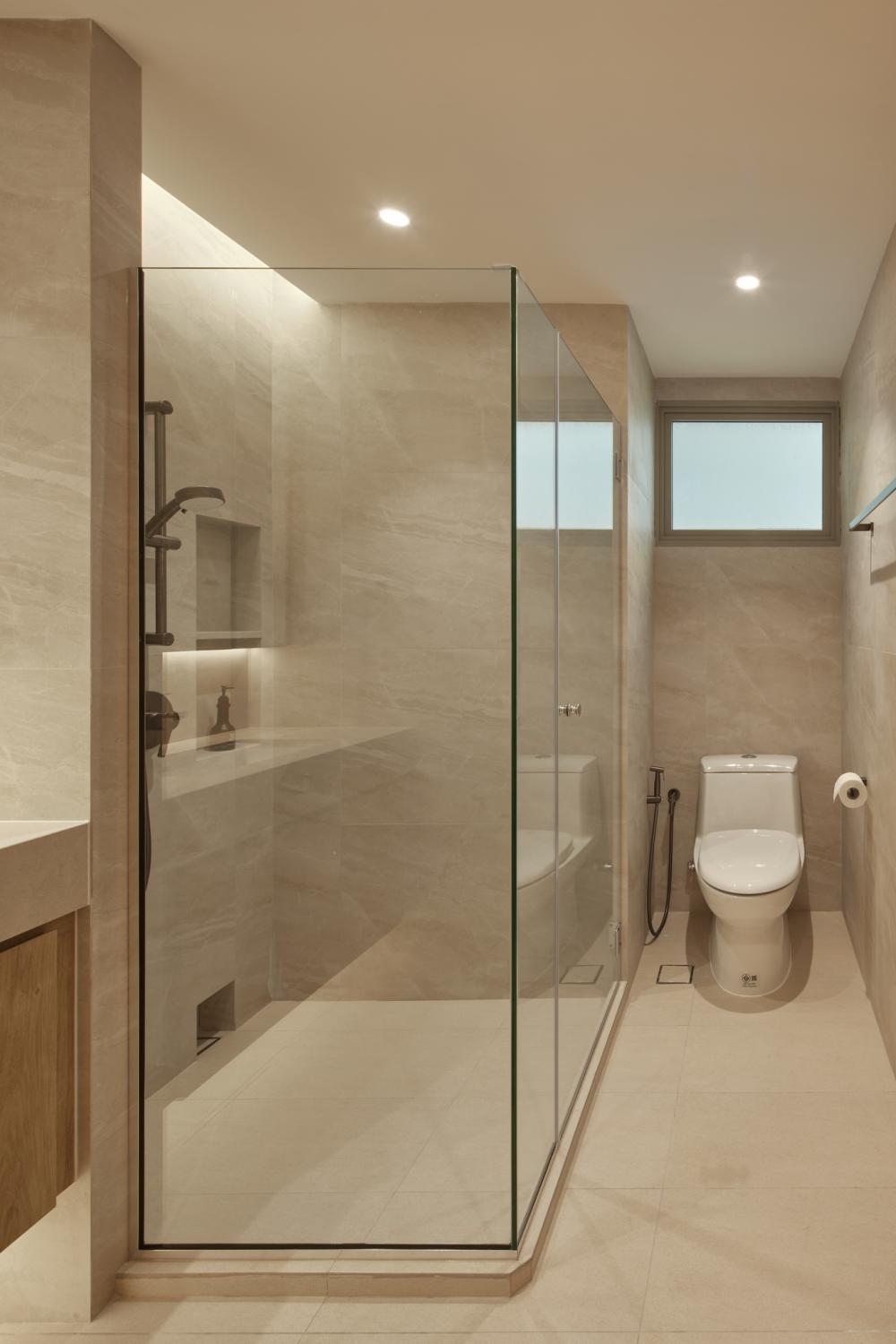 Contemporary Bathroom with Mirror and Rainshower