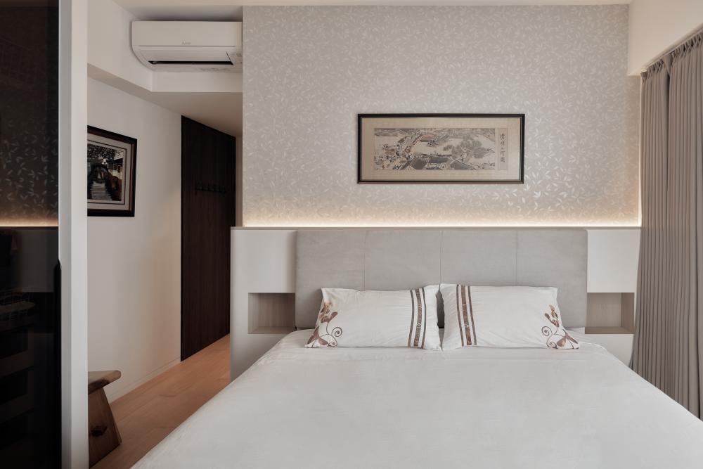 Modern Bedroom with Queen Bed and Bed