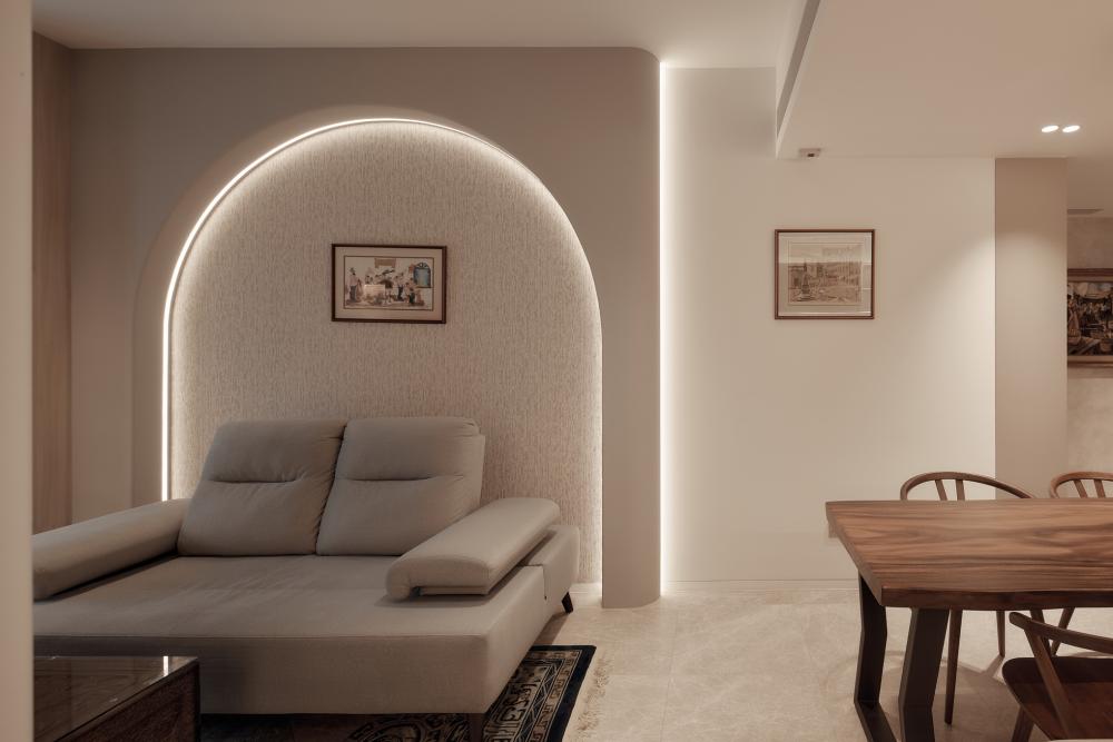 Modern Dining Room with Dining Table and Dining Chairs