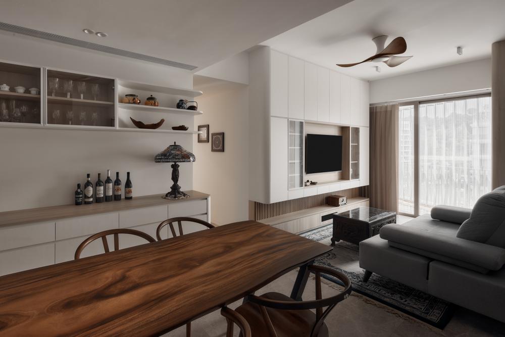 Modern Dining Room with Dining Table and Dining Chairs