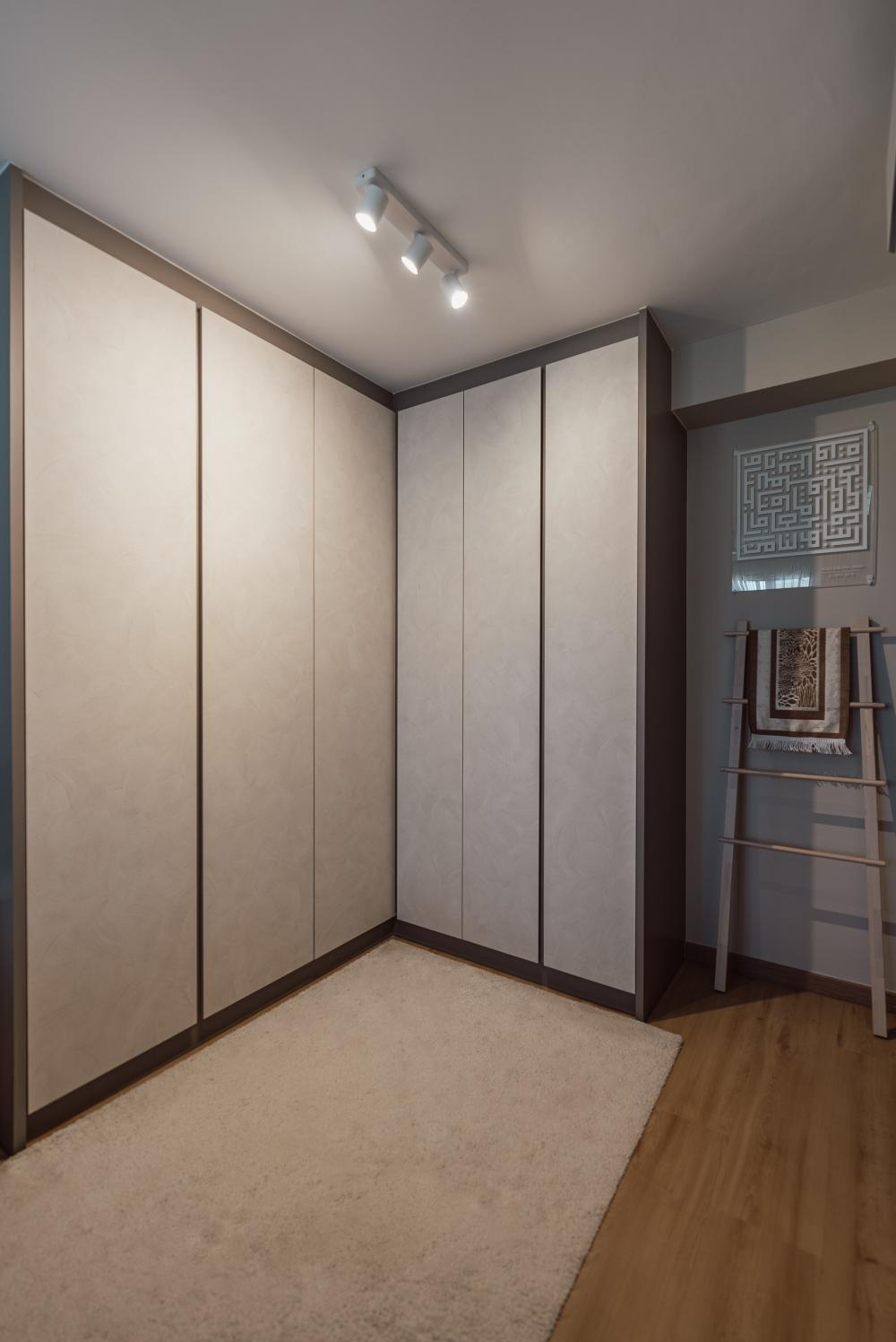 Scandinavian Bedroom with Drop Light and Wardrobe