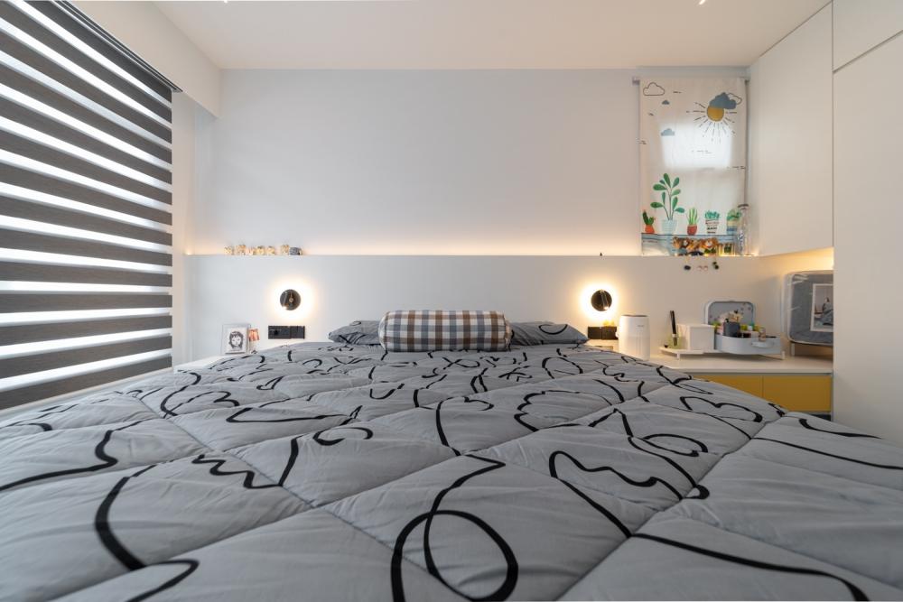 Minimalist Bedroom with Platform Bed and Cove Lighting