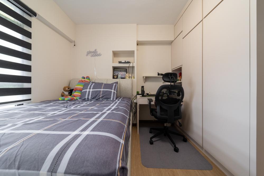 Minimalist Bedroom with Bookshelf and Vinyl Flooring