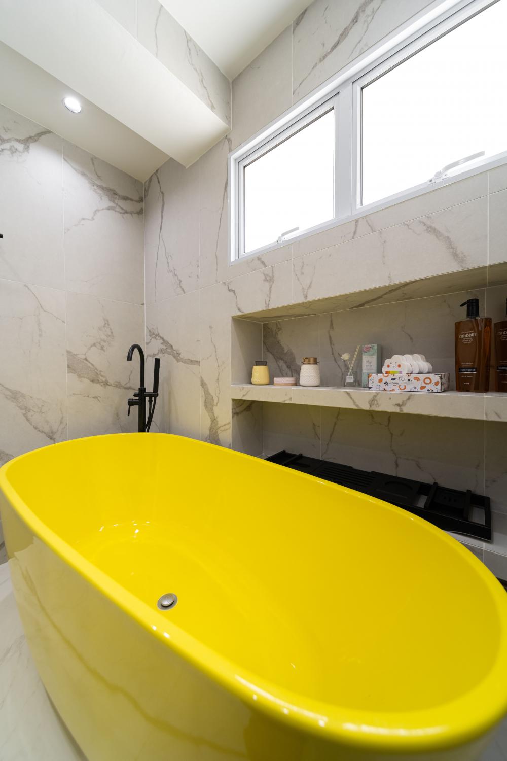 Modern Bathroom with Countertop and Homogeneous Tiles