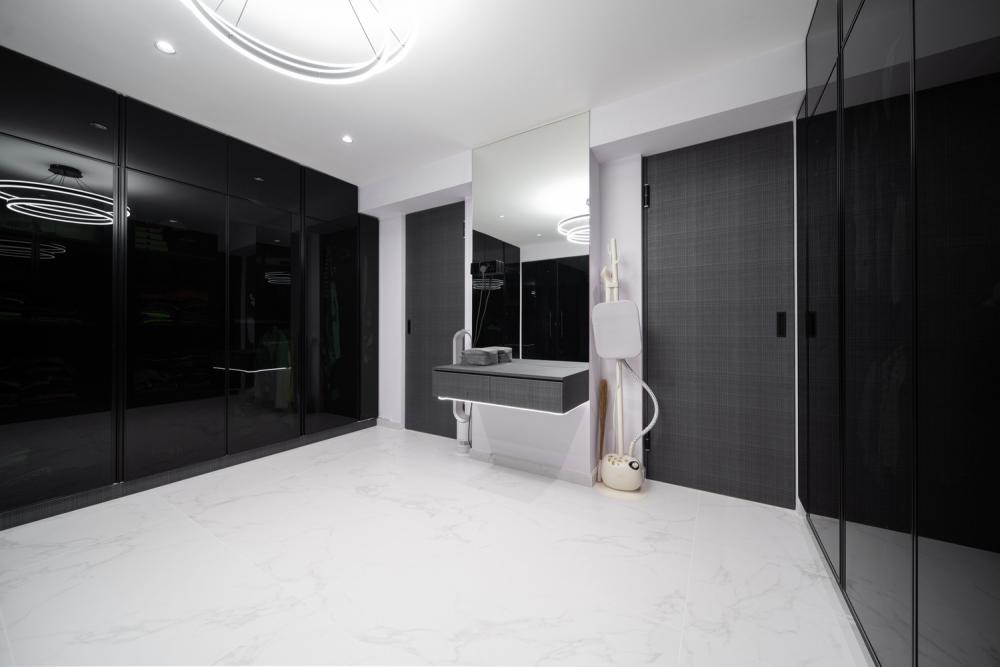 Modern Walk-in Wardrobe with Mirror and Wardrobe