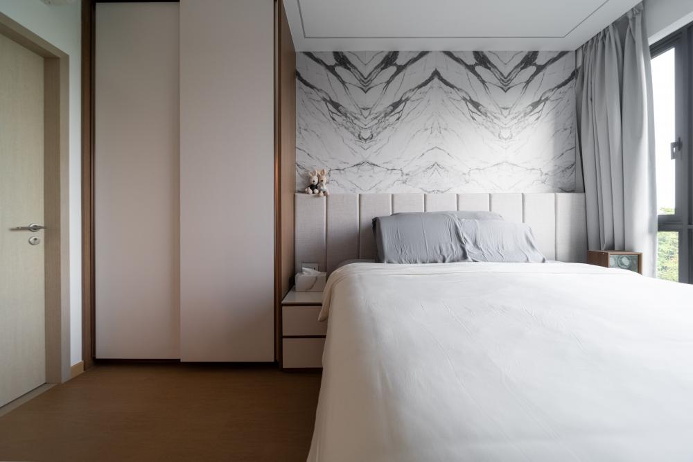 Modern Bedroom with Feature Wall and Wardrobe