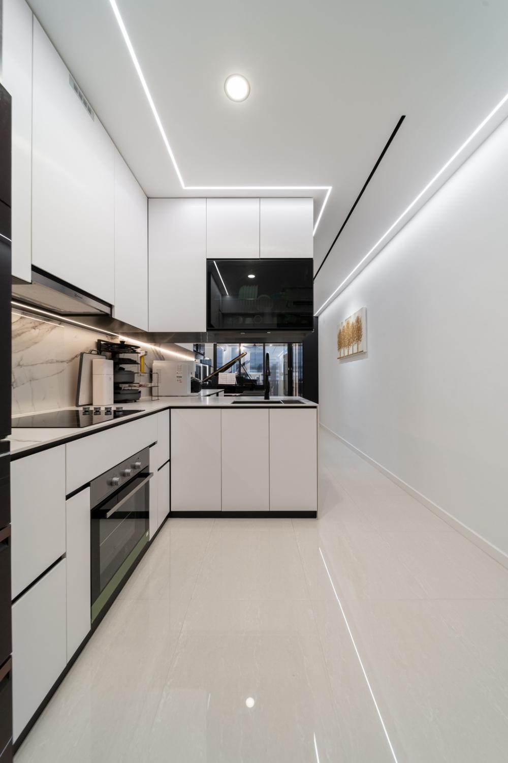Modern Kitchen with Countertop and Kitchen Island