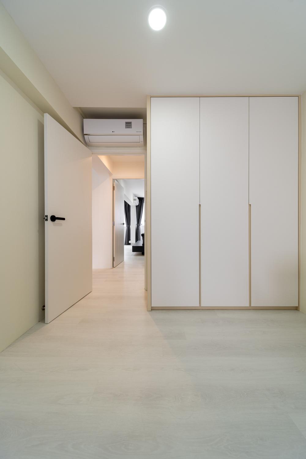 Modern Bedroom with Vinyl Flooring and Wardrobe