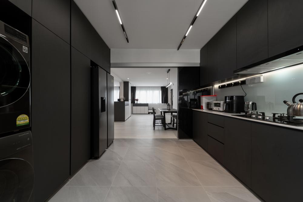 Modern Kitchen with Countertop and Homogeneous Tiles