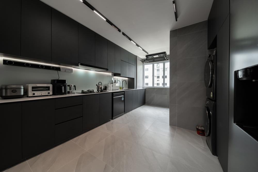 Modern Kitchen with Countertop and Homogeneous Tiles