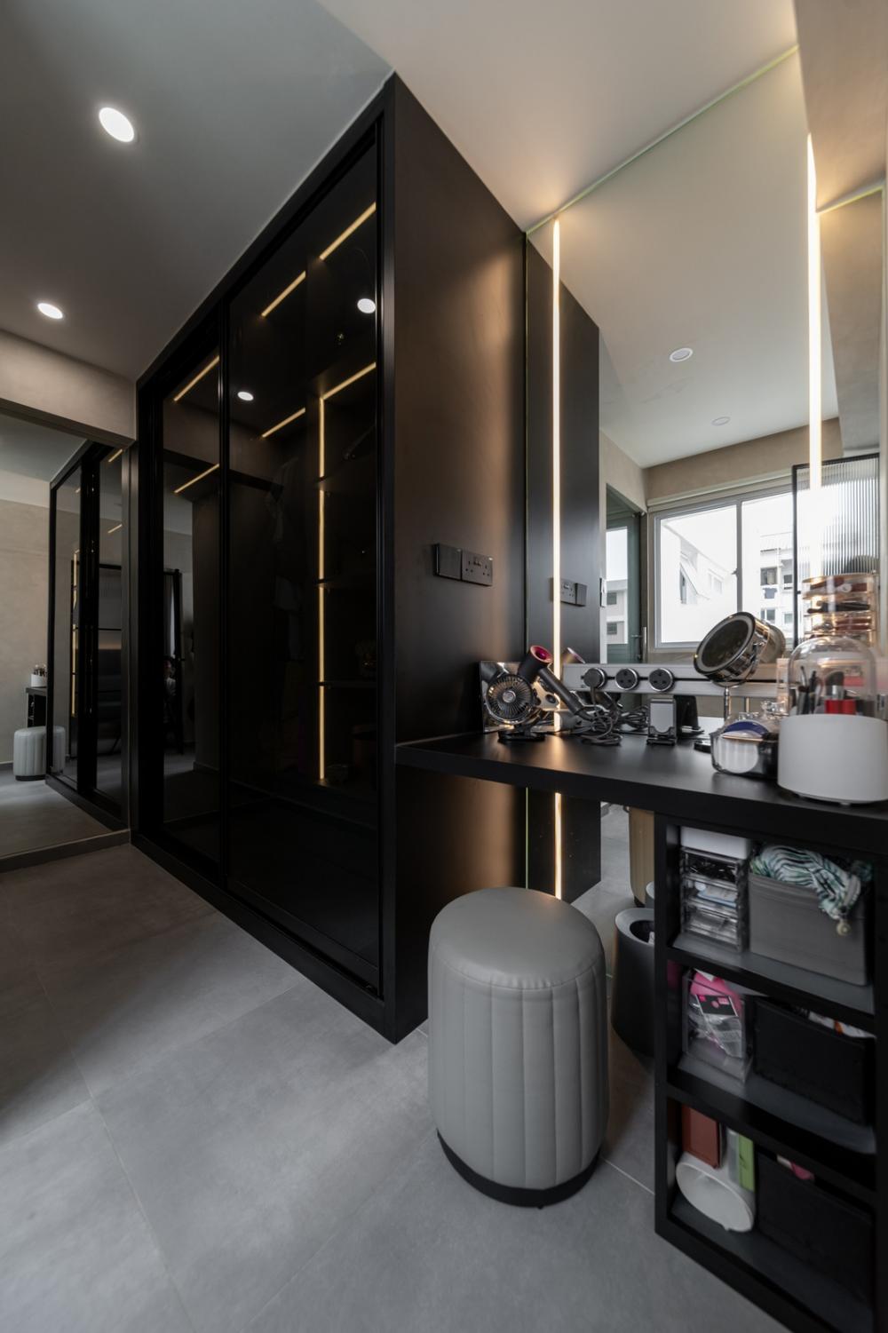 Scandinavian Walk-in Wardrobe with Mirror and Wardrobe