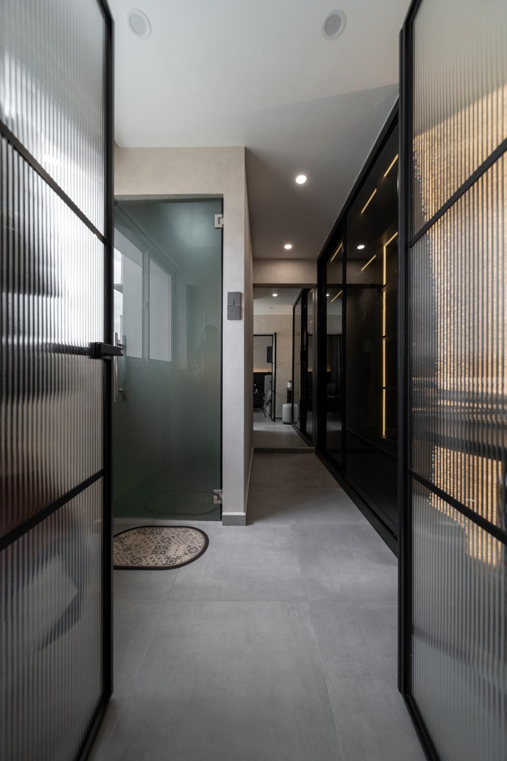 Scandinavian Walk-in Wardrobe with Mirror and Wardrobe