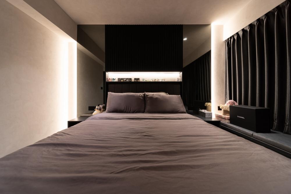 Modern Bedroom with Mirror and Cove Lighting