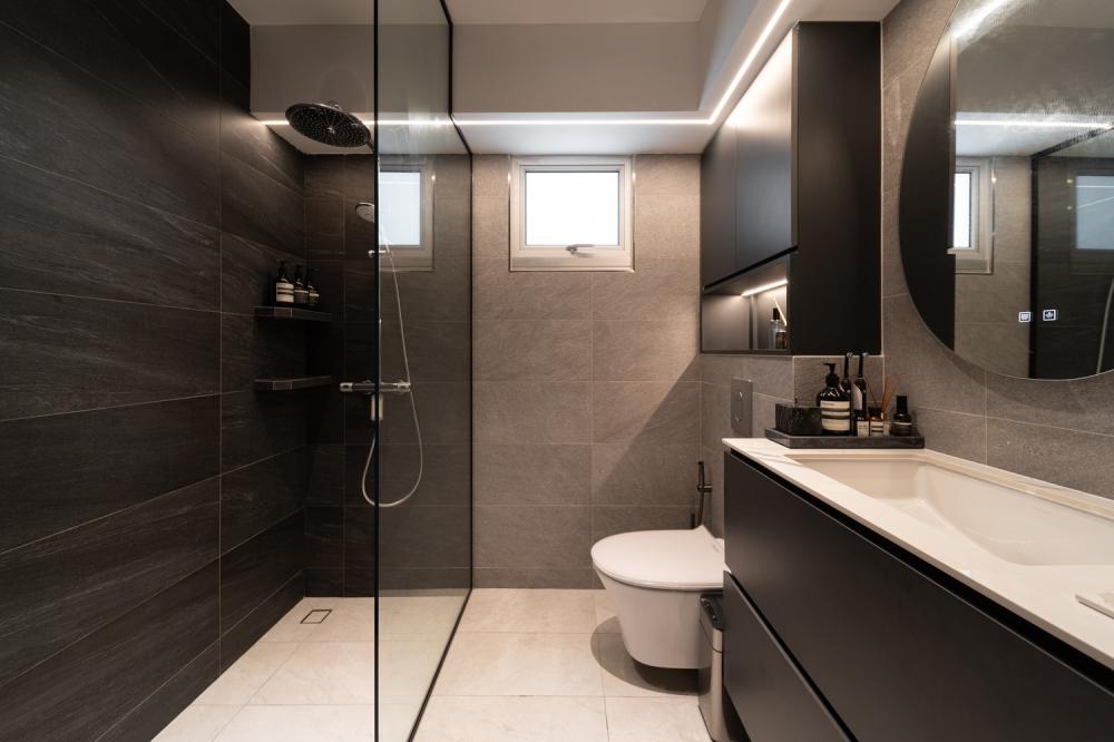 Modern Bathroom with Mirror and Shower Screen