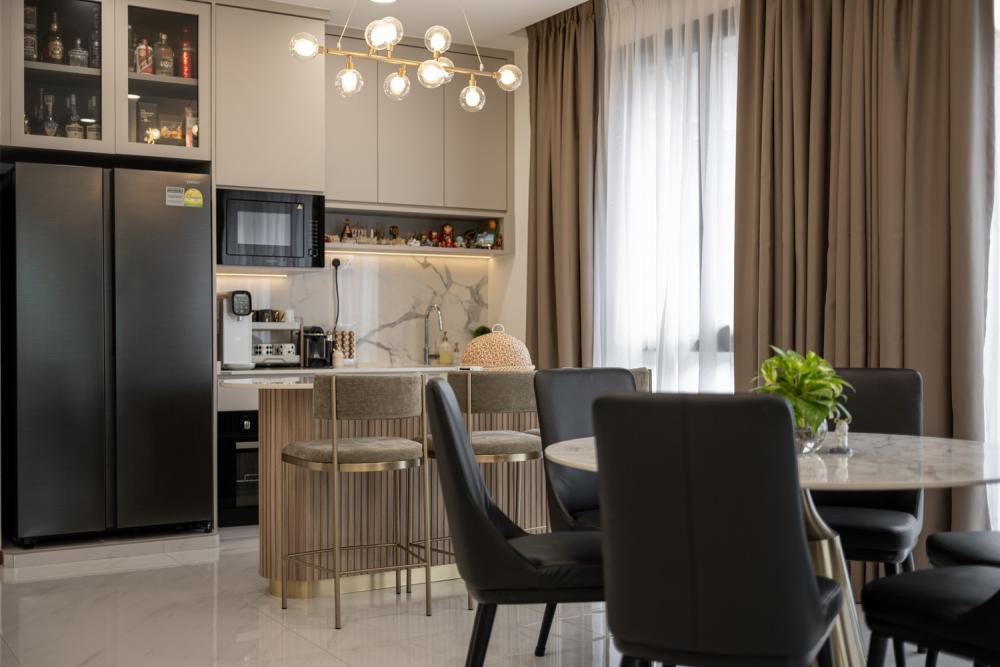 Contemporary Dining Room with Kitchen Island and Dining Table