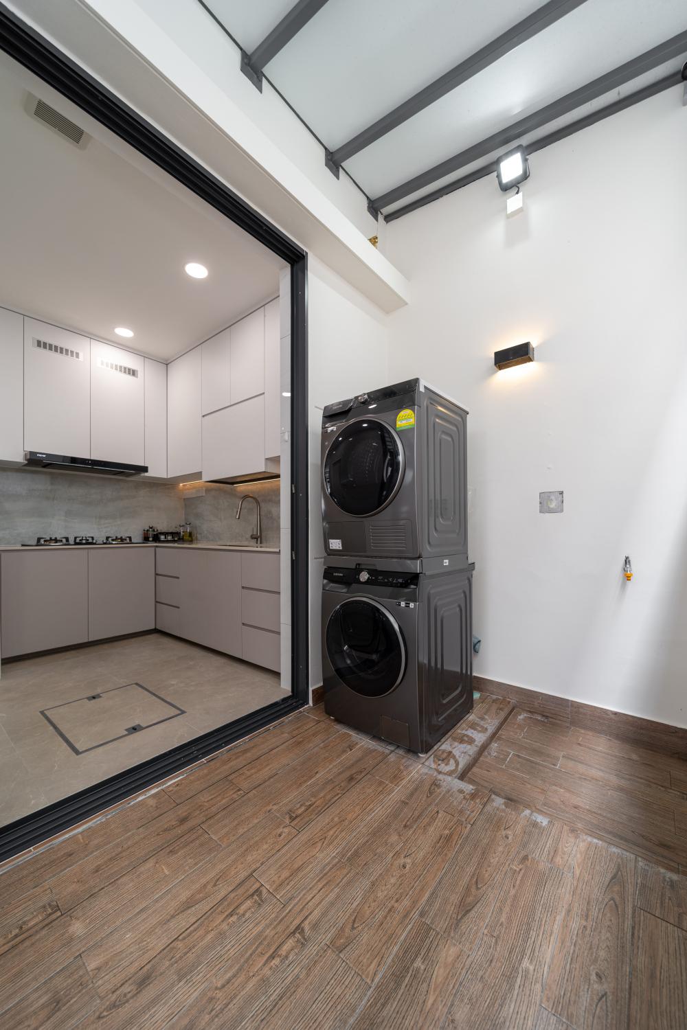Contemporary Service Yard with Washing Machine and Laundry Area