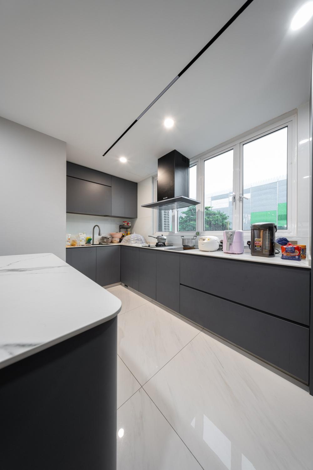 Contemporary Kitchen with Countertop and Kitchen Window