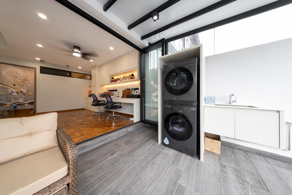 Contemporary Service Yard with Glass Door and Washing Machine