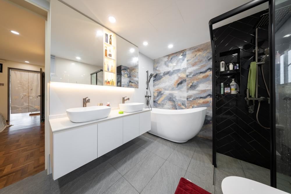 Contemporary Bathroom with Mirror and Shower Screen