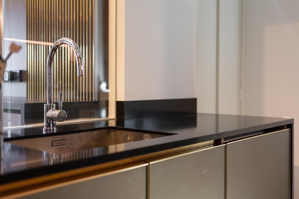 Modern Kitchen with Countertop and Kitchen Island
