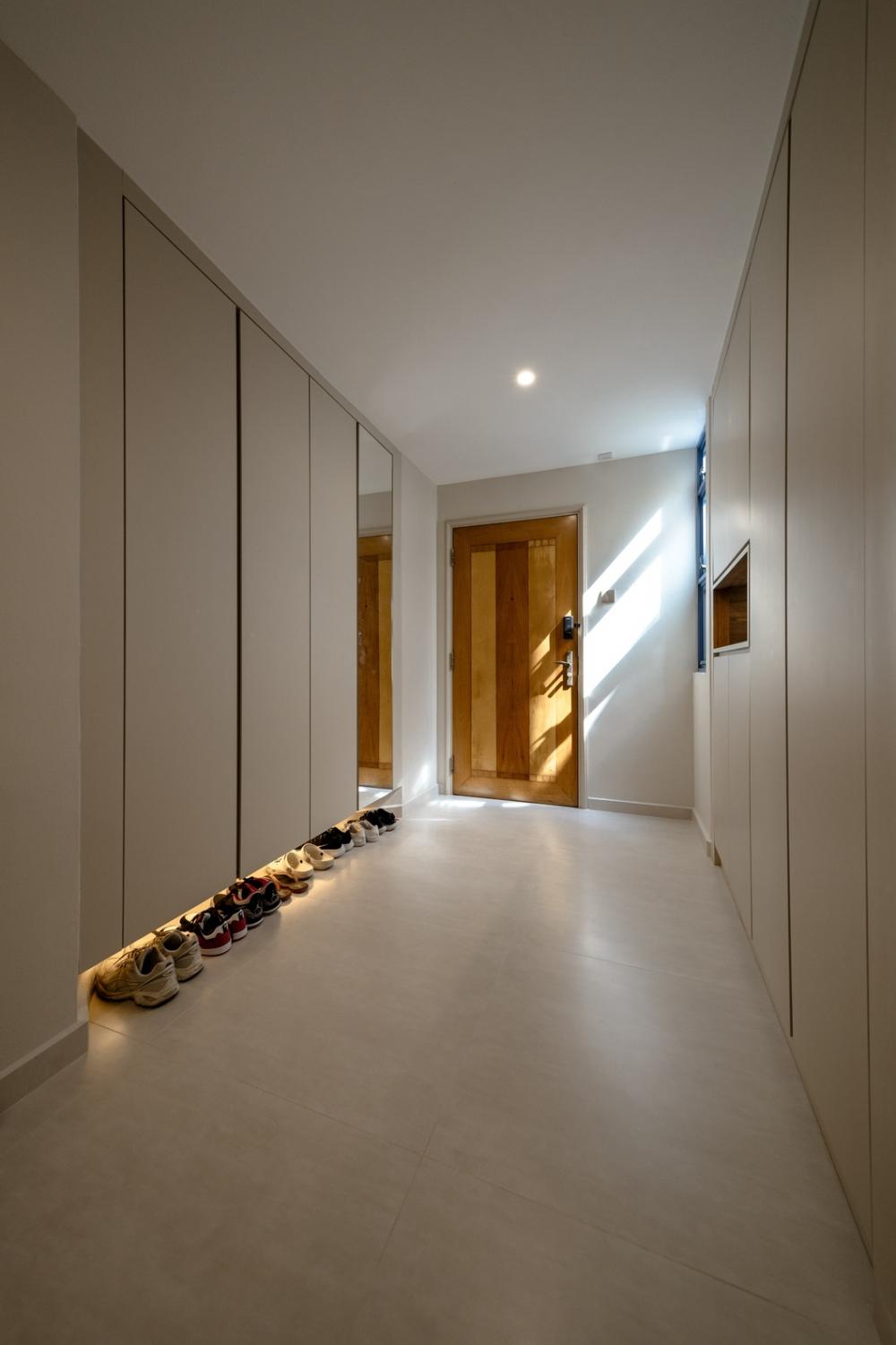 Contemporary Entryway with Mirror and Small Storage