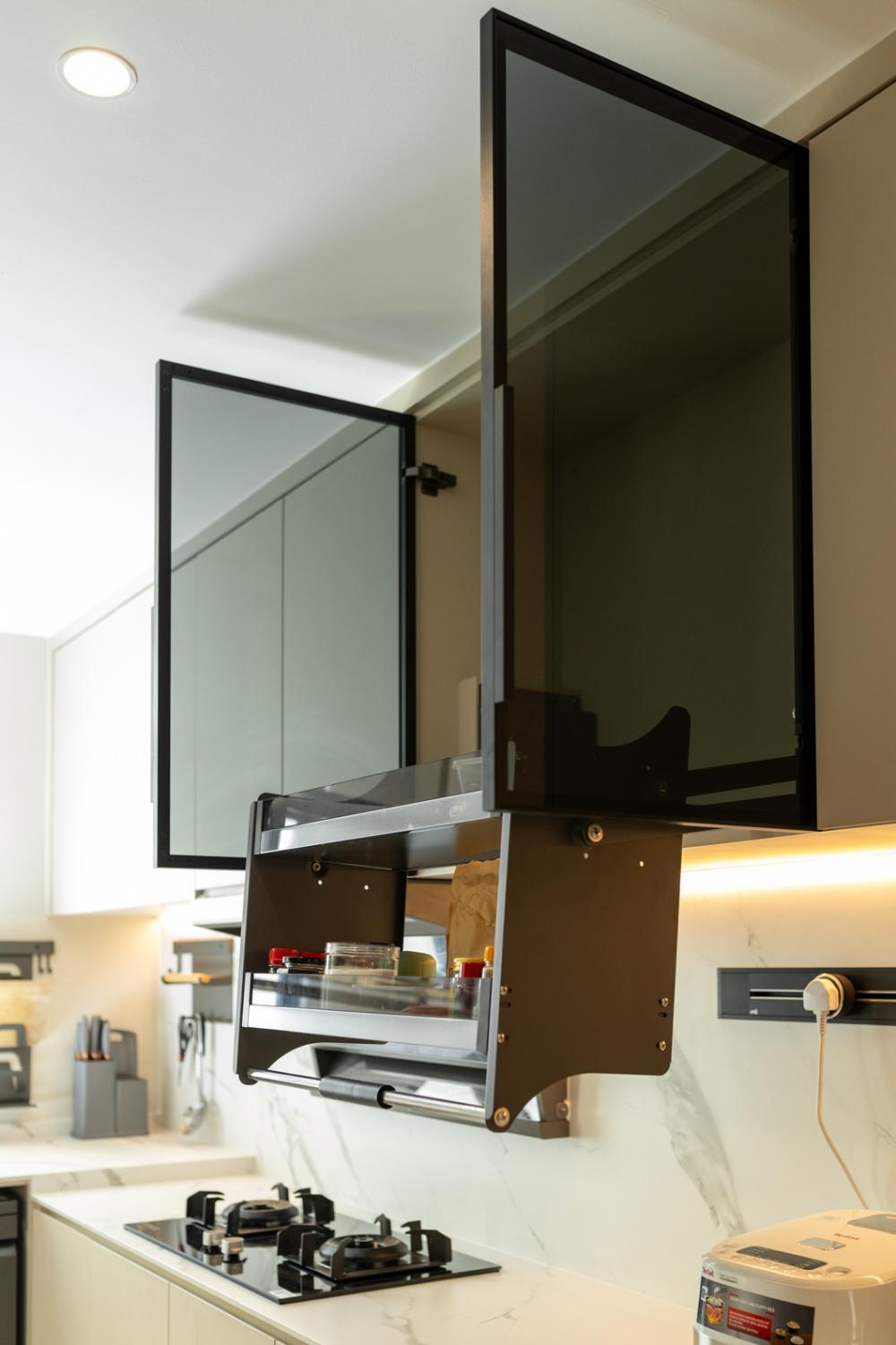 Contemporary Kitchen with Countertop and Open Kitchen