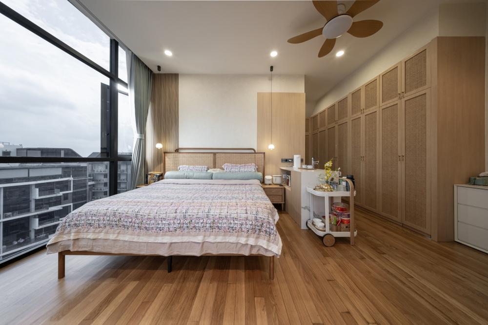Asian Bedroom with Vinyl Flooring and Wardrobe