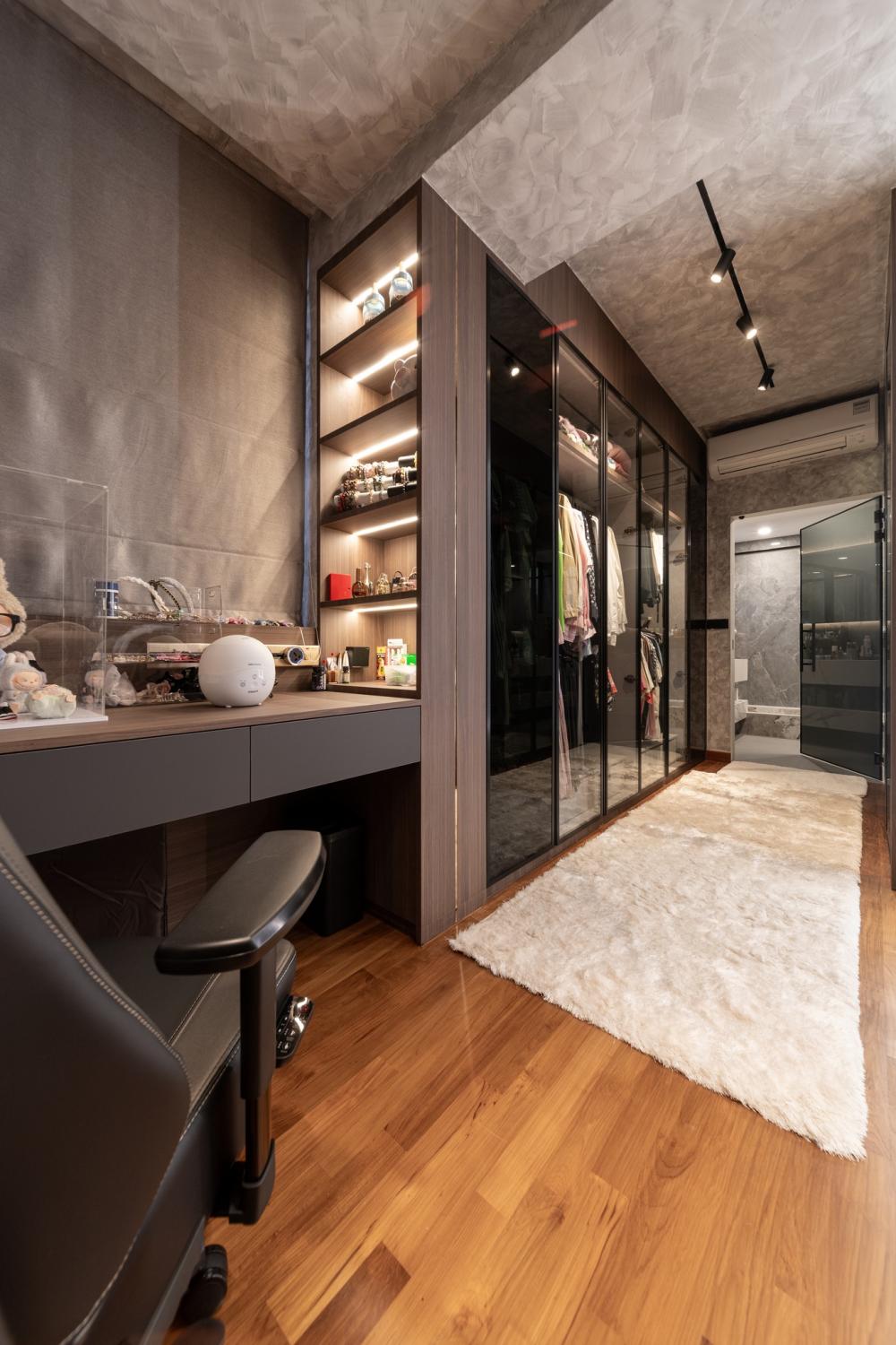 Modern Walk-in Wardrobe with Feature Wall and Mirror
