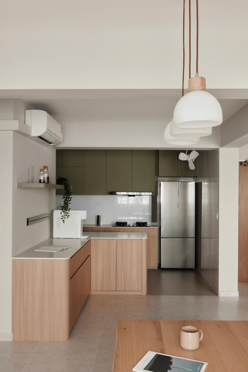 Modern Kitchen with Countertop and Kitchen Island