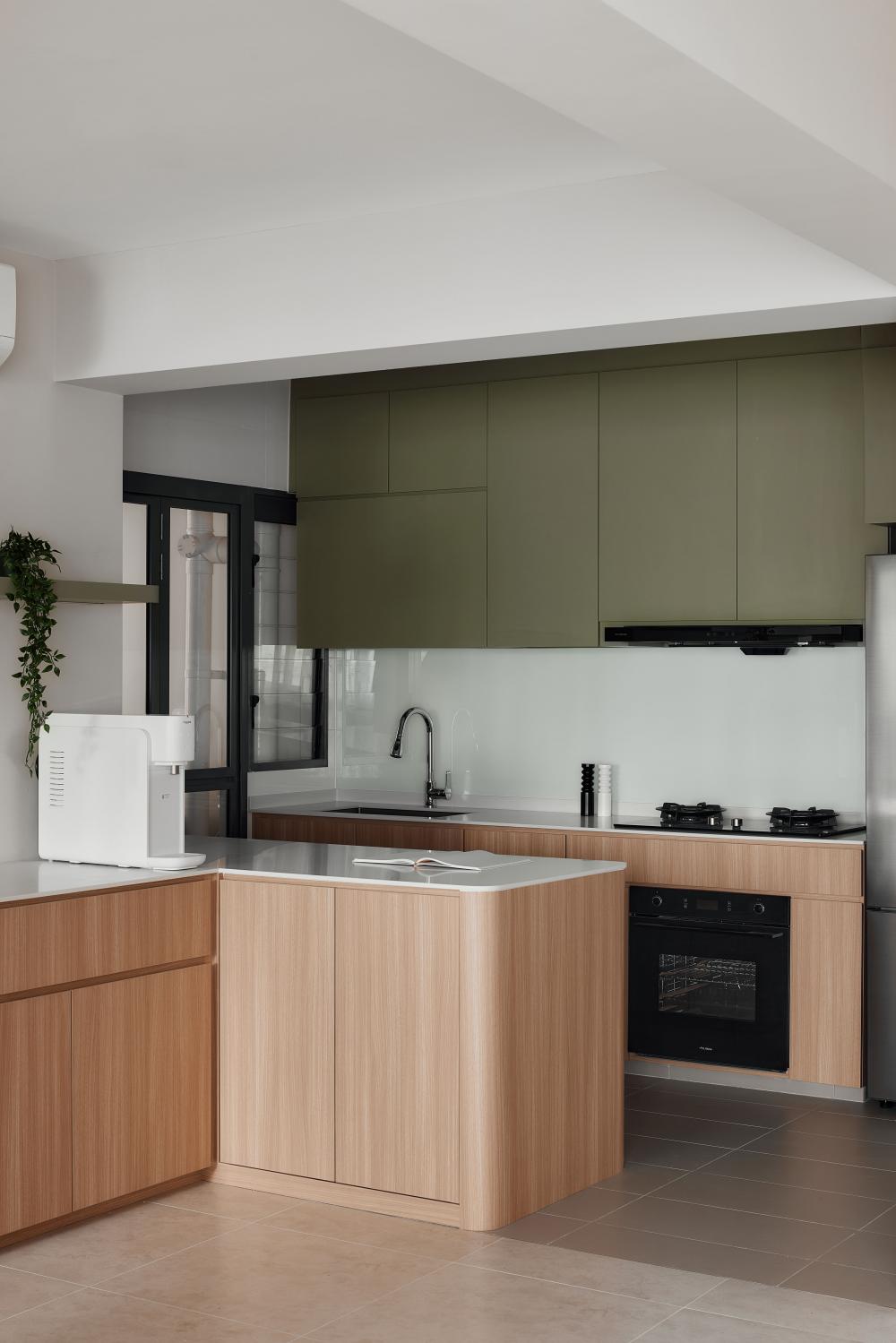 Modern Kitchen with Countertop and Mosaic