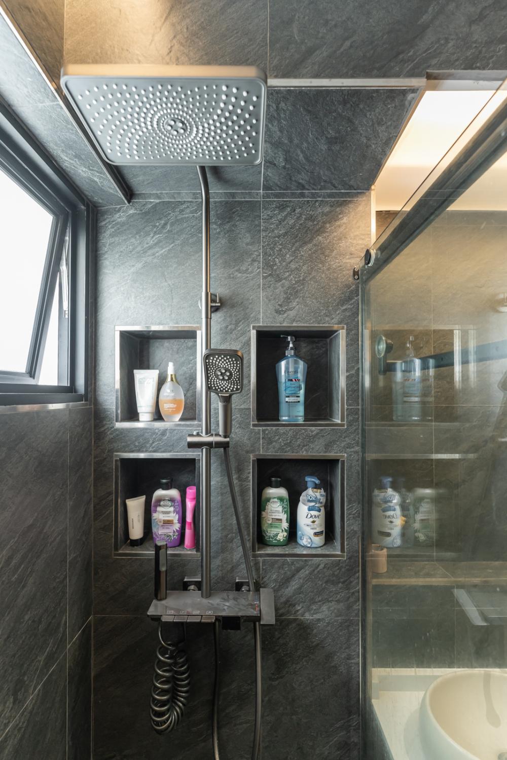 Modern Bathroom with Homogeneous Tiles and Shower Screen