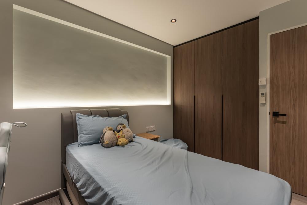 Modern Bedroom with Vinyl Flooring and Wardrobe