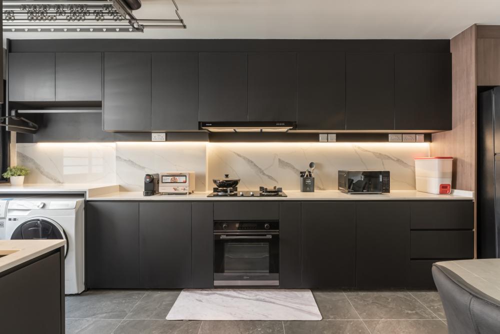 Modern Kitchen with Countertop and Homogeneous Tiles