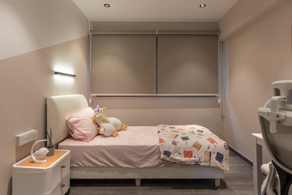 Modern Bedroom with Vinyl Flooring and Wardrobe