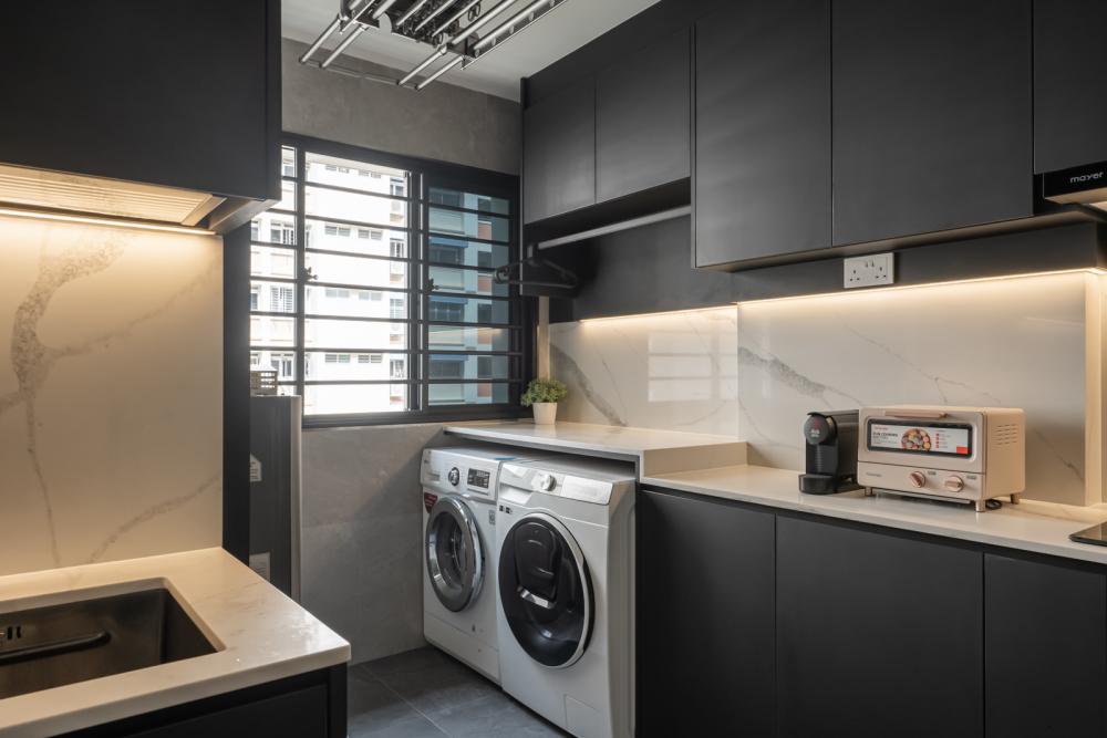 Modern Kitchen with Countertop and Homogeneous Tiles