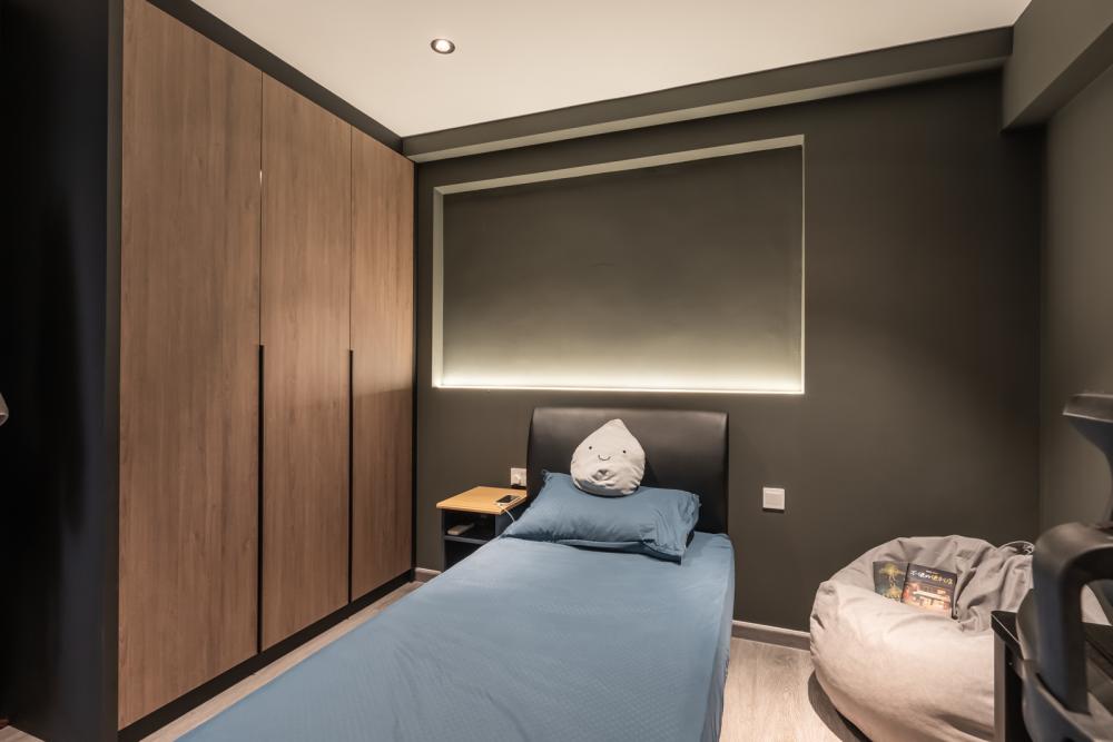 Modern Bedroom with Vinyl Flooring and Wardrobe