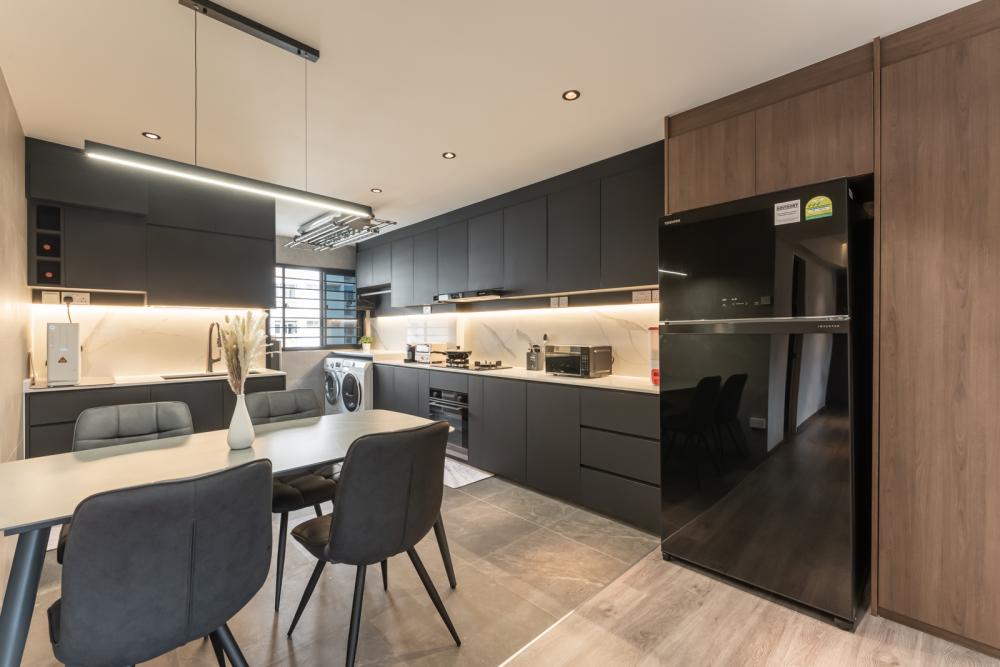 Modern Kitchen with Countertop and Homogeneous Tiles