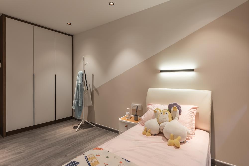 Modern Bedroom with Vinyl Flooring and Wardrobe