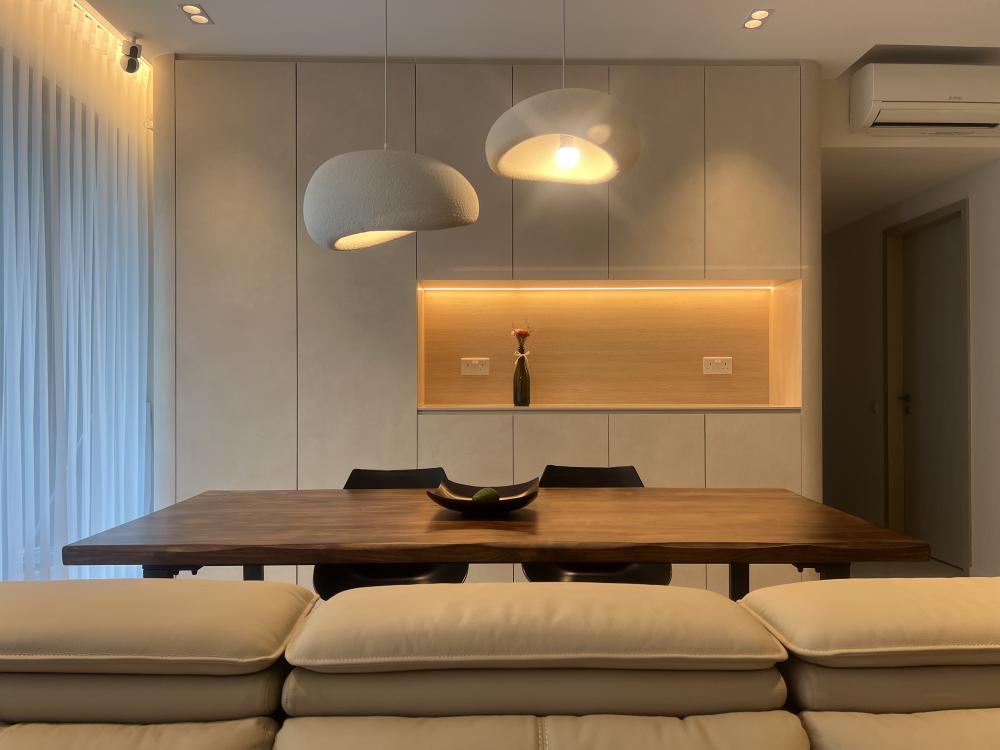 Modern Dining Room with Drop Ceiling and Downlights