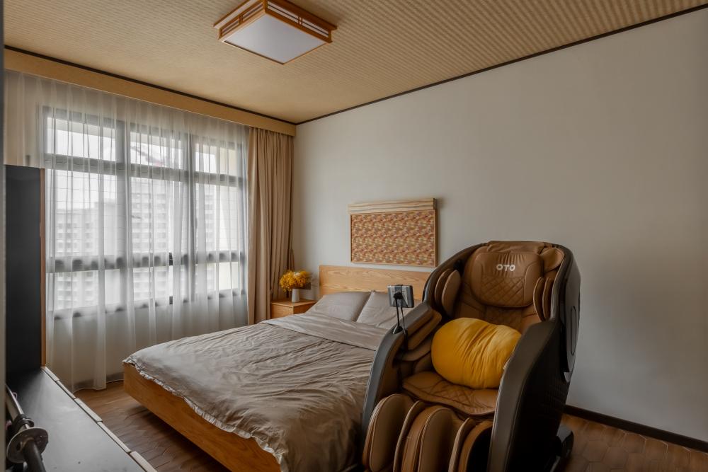 Asian Bedroom with Platform Bed and Flooring