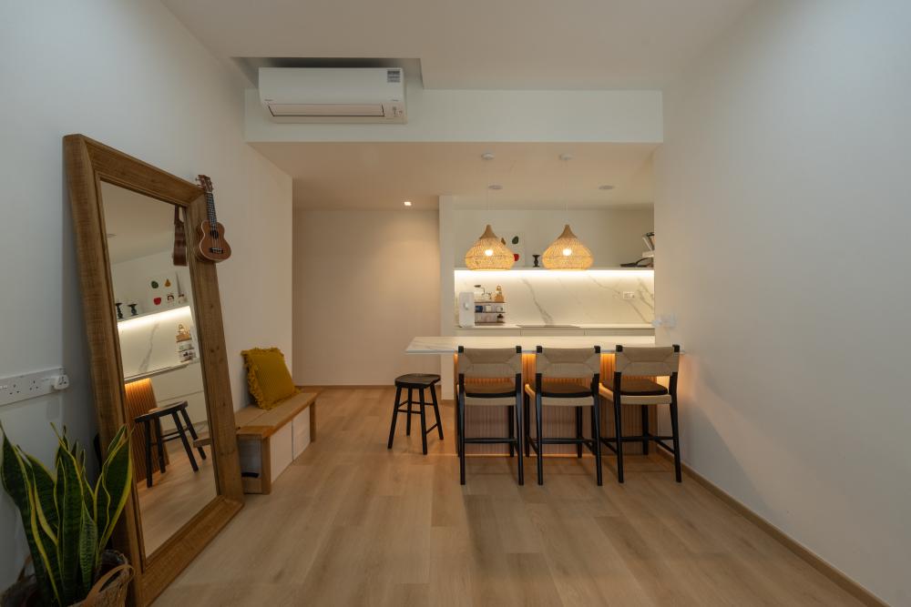 Contemporary Kitchen with Homogeneous Tiles and Open Kitchen