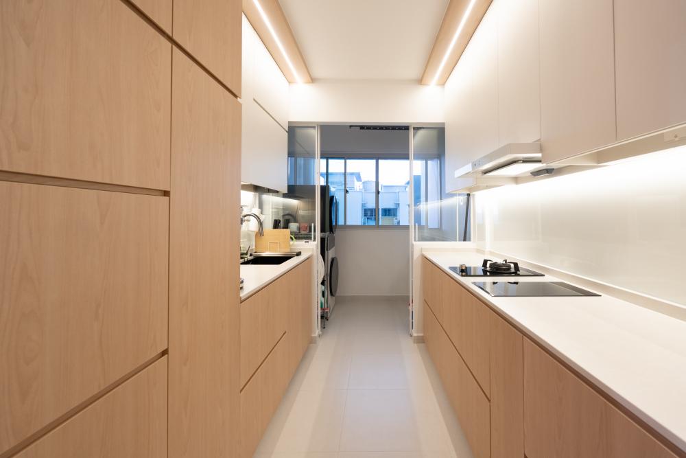 Modern Kitchen with Countertop and Homogeneous Tiles
