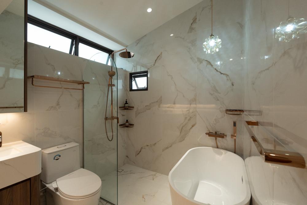 Contemporary Bathroom with Countertop and Bathtub