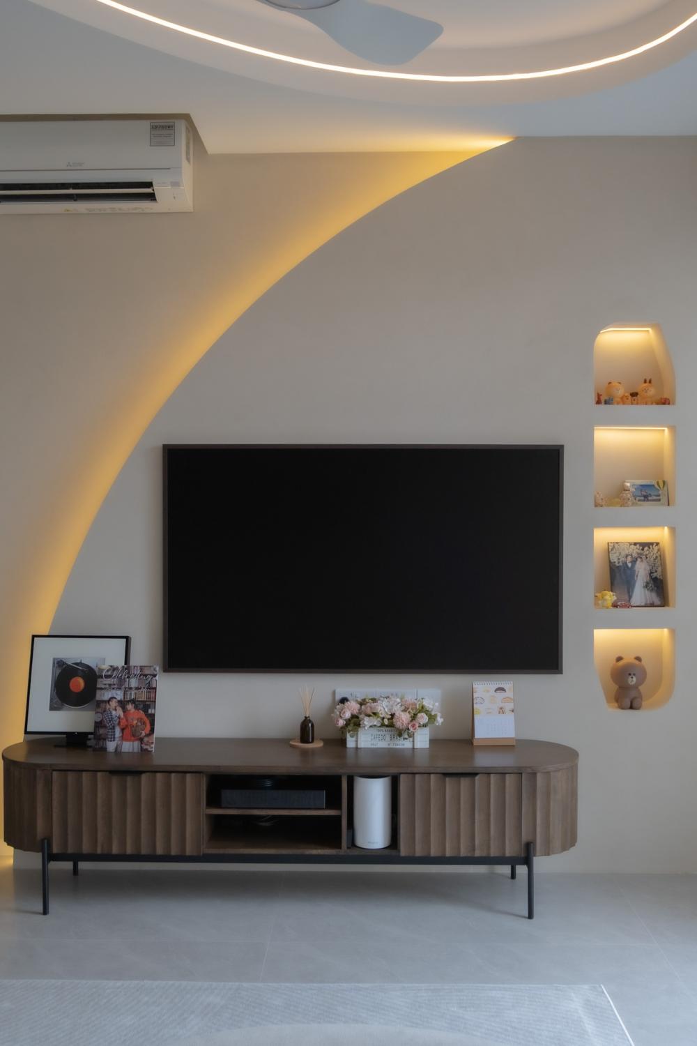 Minimalist Living Room with Settee and Countertop