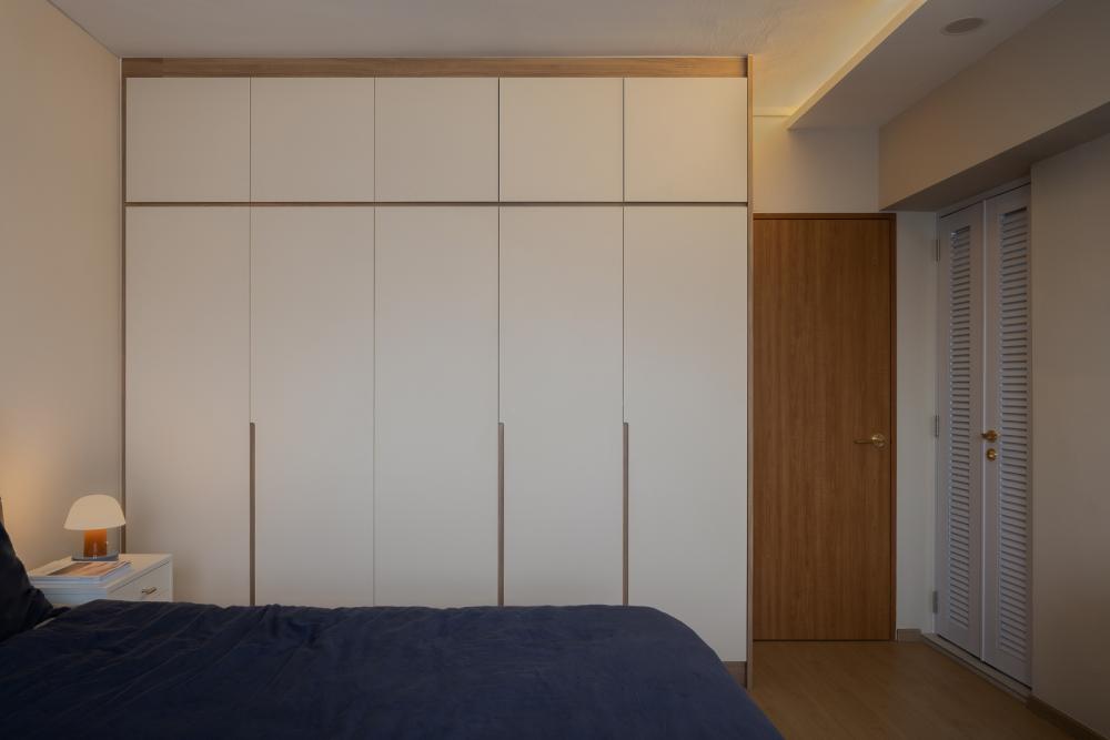 Scandinavian Bedroom with Wood Flooring and Cove Lighting